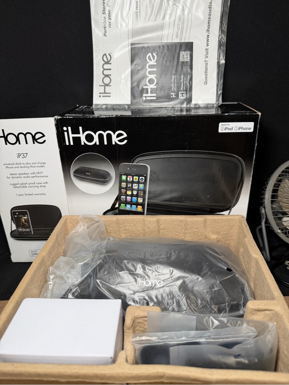 iHome iP37 Portable Stereo Speakers for iPhone/ipad - New In Opened Box